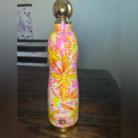 Lilly Pulitzer water container - Picture 1 of 2